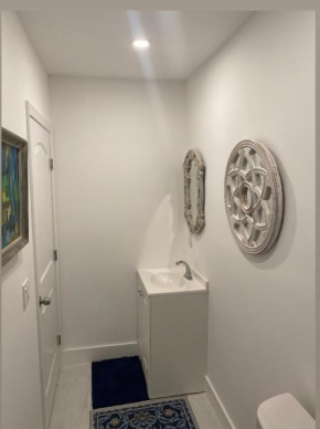 New StudioRoom, Brand New Bathroom, Private Entrance Free Parking